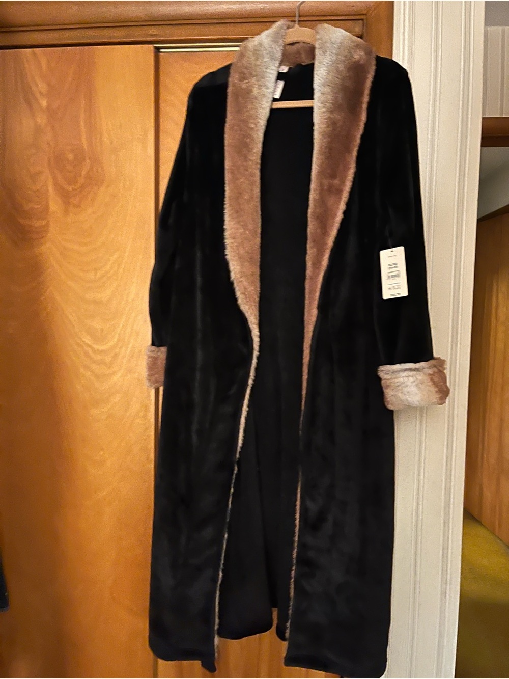 Sweet Treasures Plush Long Black Faux-Fur Robe with Contrast Beige Trim, size XL